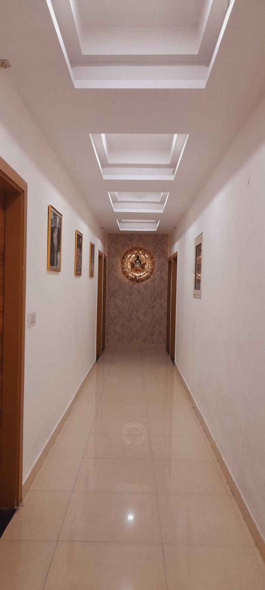 Ry Luxuries Hotel